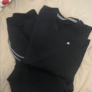 Fabletics Black Women's Straight leg cargo pocket scrub set